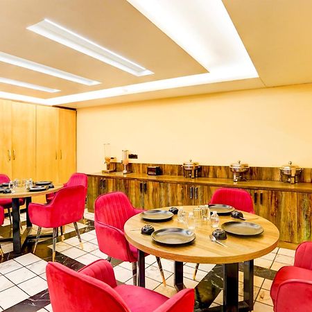 Staybook Hotel Atlanta New Delhi Train Station Buitenkant foto
