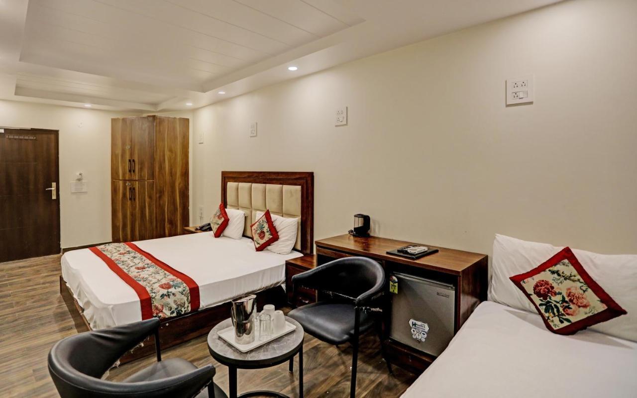 Staybook Hotel Atlanta New Delhi Train Station Buitenkant foto