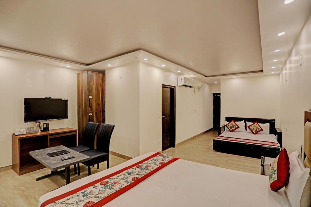 Staybook Hotel Atlanta New Delhi Train Station Buitenkant foto