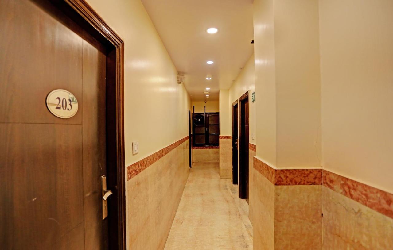 Staybook Hotel Atlanta New Delhi Train Station Buitenkant foto