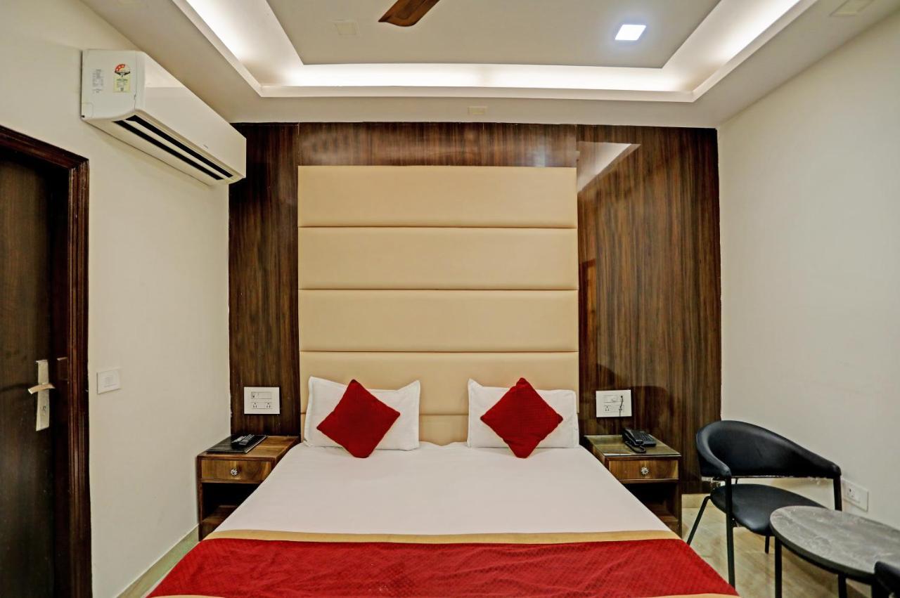 Staybook Hotel Atlanta New Delhi Train Station Buitenkant foto