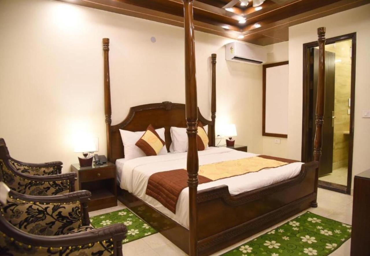 Staybook Hotel Atlanta New Delhi Train Station Buitenkant foto