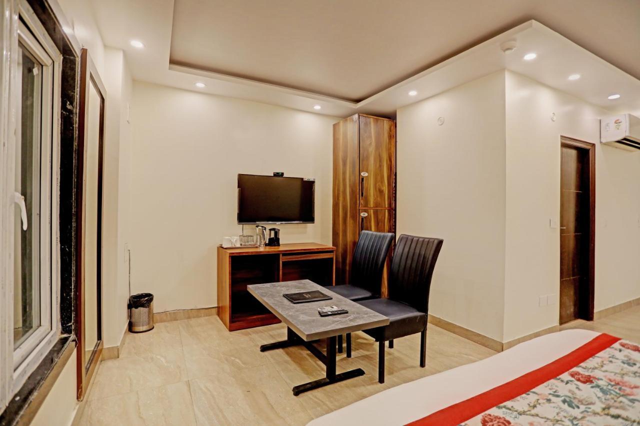 Staybook Hotel Atlanta New Delhi Train Station Buitenkant foto