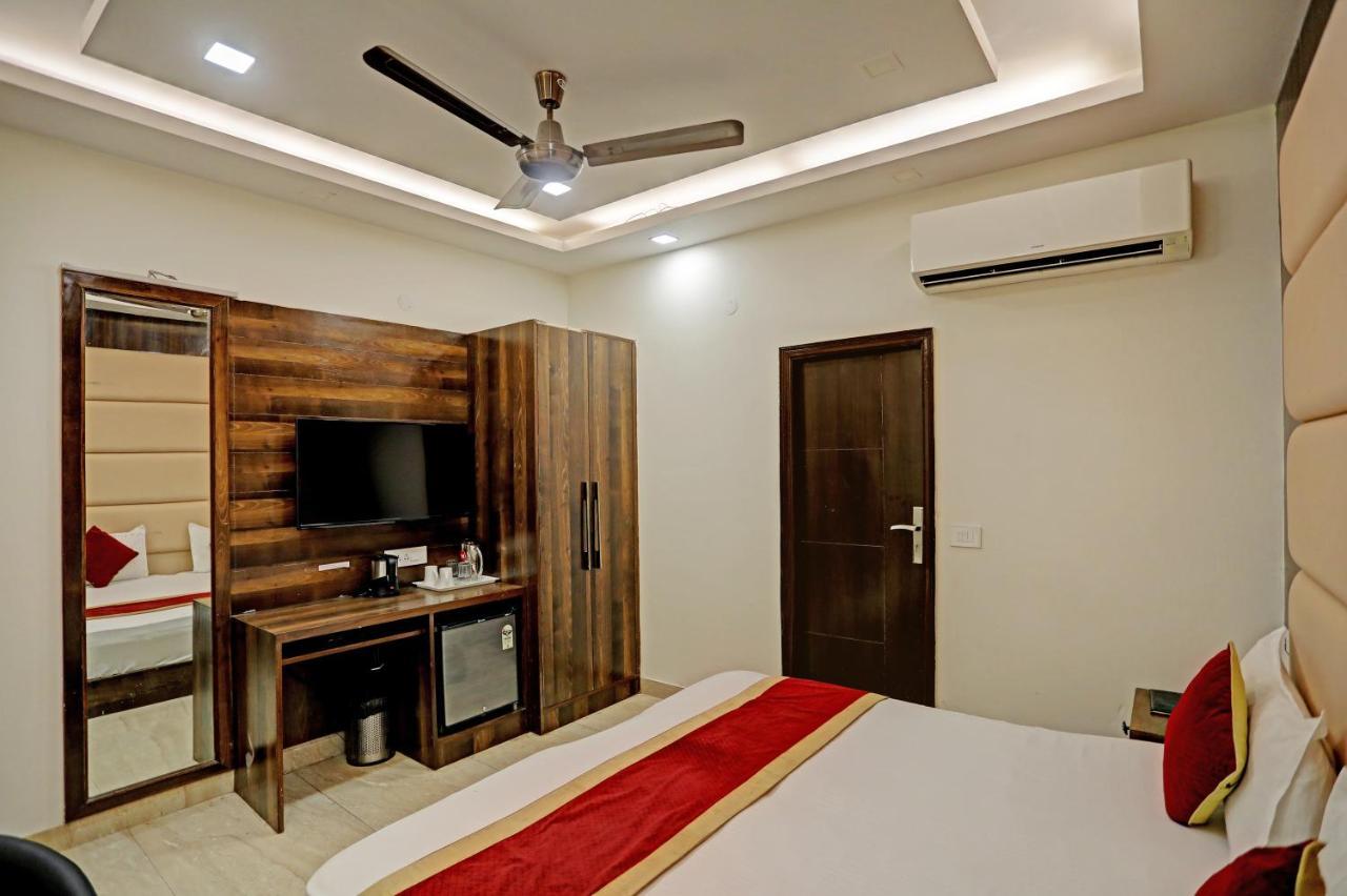 Staybook Hotel Atlanta New Delhi Train Station Buitenkant foto