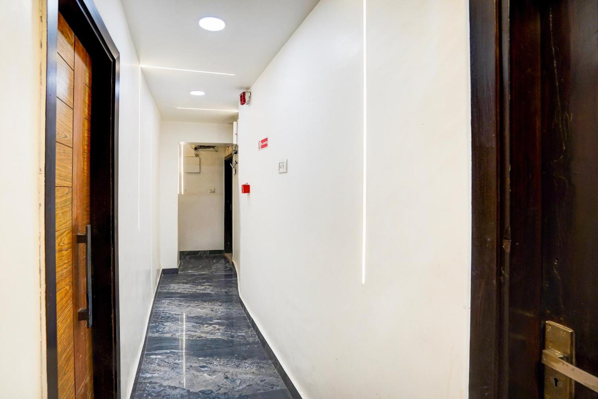 Staybook Hotel Atlanta New Delhi Train Station Buitenkant foto