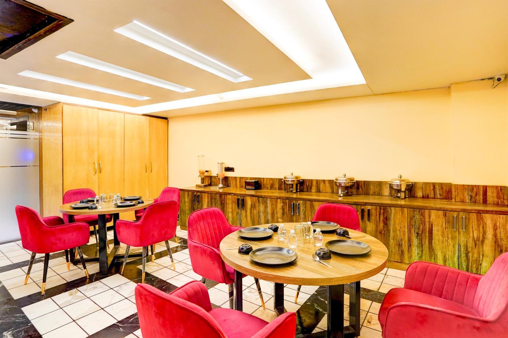 Staybook Hotel Atlanta New Delhi Train Station Buitenkant foto